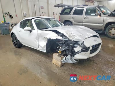 Czwarte zdjęcie samochodu z boku: 2024 MAZDA MX-5 MIATA GRAND TOURING VIN:JM1NDAM7XR0608807 - miniatura