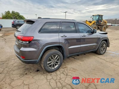 Trzecie zdjęcie samochodu z tyłu: 2016 JEEP GRAND CHEROKEE LAREDO VIN:1C4RJFAG0GC420871 - miniatura