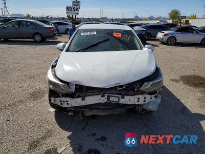 Piąte zdjęcie samochodu w środku: 2018 CHEVROLET CRUZE LT VIN:1G1BE5SM0J7190472 - miniatura