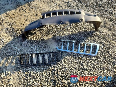 Zdjęcie 13 z 14 samochodu: 2001 JEEP GRAND CHEROKEE LAREDO VIN:1J4GW48S51C533403 - miniatura