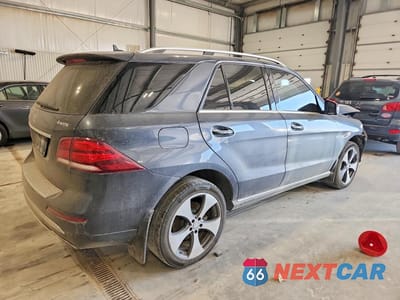Trzecie zdjęcie samochodu z tyłu: 2016 MERCEDES-BENZ GLE 350 4MATIC VIN:4JGDA5HB0GA764965 - miniatura