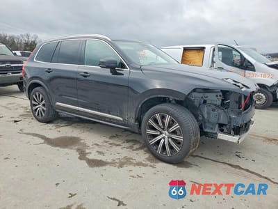 Czwarte zdjęcie samochodu z boku: 2023 VOLVO XC90 PLUS VIN:YV4062PN4P1991281 - miniatura