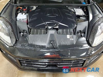 Zdjęcie 12 z 14 samochodu: 2025 PORSCHE CAYENNE COUPE VIN:WP1BA2AY5SDA29817 - miniatura