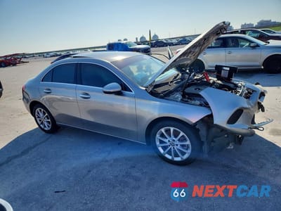 Czwarte zdjęcie samochodu z boku: 2020 MERCEDES-BENZ A 220 VIN:WDD3G4EB6LW038544 - miniatura
