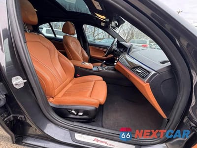 Piąte zdjęcie samochodu w środku: 2018 BMW 530 XI VIN:WBAJA7C5XJWA73151 - miniatura