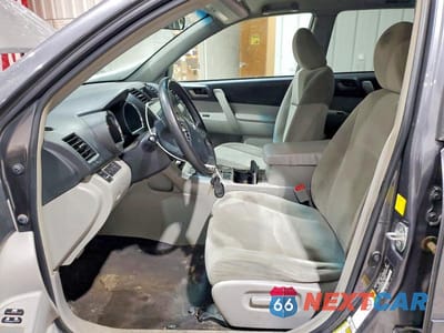 Zdjęcie 7 z 13 samochodu: 2011 TOYOTA HIGHLANDER BASE VIN:5TDBK3EH3BS060406 - miniatura