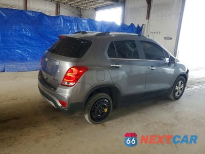 Trzecie zdjęcie samochodu z tyłu: 2020 CHEVROLET TRAX 1LT VIN:3GNCJLSB8LL141908 - miniatura