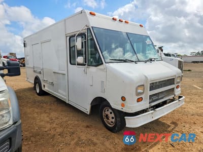 Czwarte zdjęcie samochodu z boku: 2003 FORD E450 DELIVERY TRUCK VIN:1FCLE49L43HB48385 - miniatura