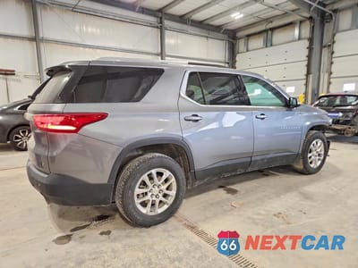 Trzecie zdjęcie samochodu z tyłu: 2018 CHEVROLET TRAVERSE LT VIN:1GNERGKW7JJ199878 - miniatura