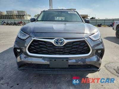 Piąte zdjęcie samochodu w środku: 2022 TOYOTA HIGHLANDER HYBRID XLE VIN:5TDGARAH0NS510096 - miniatura