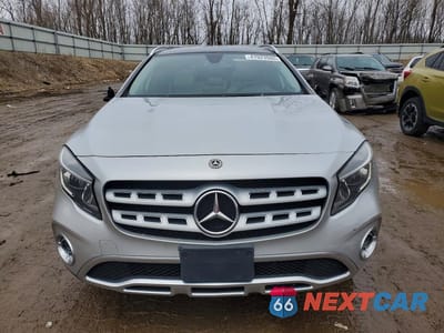 Piąte zdjęcie samochodu w środku: 2018 MERCEDES-BENZ GLA 250 4MATIC VIN:WDCTG4GB5JJ463247 - miniatura