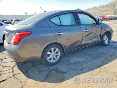 Trzecie zdjęcie samochodu z tyłu: 2012 NISSAN VERSA 1.6 S VIN:3N1CN7AP2CL823025 - miniatura