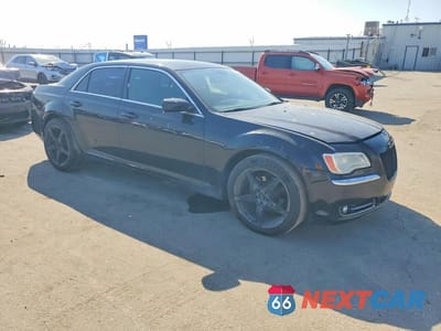 Czwarte zdjęcie samochodu z boku: 2013 CHRYSLER 300 VIN:2C3CCAAG4DH657203 - miniatura
