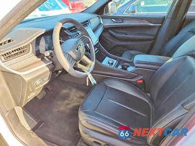 Zdjęcie 7 z 13 samochodu: 2025 JEEP GRAND CHEROKEE LIMITED VIN:1C4RJHBGXSC339735 - miniatura