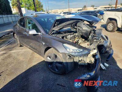 Czwarte zdjęcie samochodu z boku: 2019 TESLA MODEL 3 VIN:5YJ3E1EA6KF400378 - miniatura