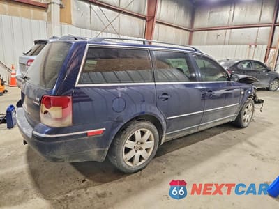 Trzecie zdjęcie samochodu z tyłu: 2001 VOLKSWAGEN PASSAT GLX 4MOTION VIN:WVWYH63B21E253949 - miniatura