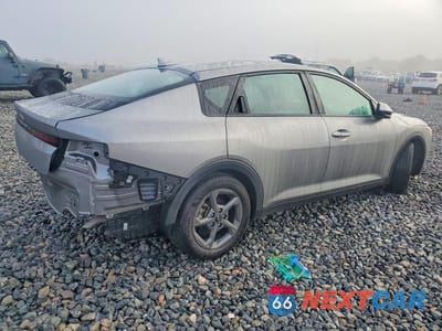 Trzecie zdjęcie samochodu z tyłu: 2025 KIA K4 LXS VIN:3KPFT4DE6SE120250 - miniatura
