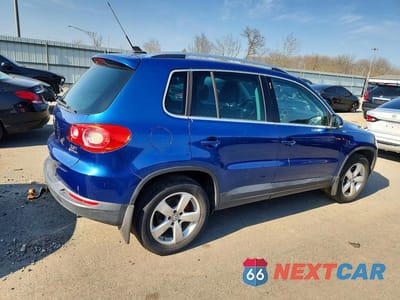 Trzecie zdjęcie samochodu z tyłu: 2010 VOLKSWAGEN TIGUAN SE VIN:WVGBV7AX8AW002300 - miniatura