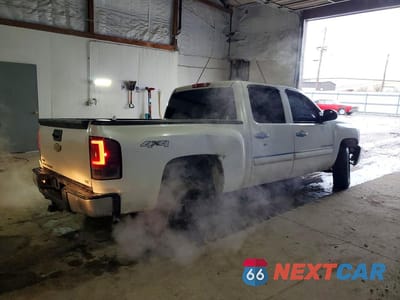 Trzecie zdjęcie samochodu z tyłu: 2011 CHEVROLET SILVERADO K1500 LTZ VIN:3GCPKTE34BG338187 - miniatura