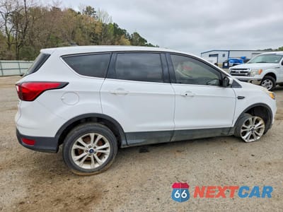 Trzecie zdjęcie samochodu z tyłu: 2019 FORD ESCAPE SE VIN:1FMCU0GDXKUA89335 - miniatura