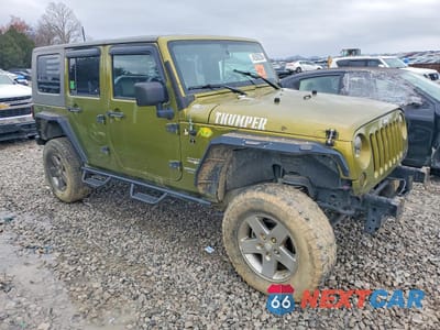 Czwarte zdjęcie samochodu z boku: 2010 JEEP WRANGLER UNLIMITED SAHARA VIN:1J4BA5H19AL203012 - miniatura