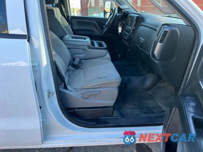 Piąte zdjęcie samochodu w środku: 2018 CHEVROLET SILVERADO K2500 HEAVY DUTY VIN:1GC1KUEG9JF218965 - miniatura