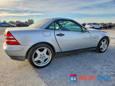 Trzecie zdjęcie samochodu z tyłu: 1998 MERCEDES-BENZ SLK 230 VIN:WDBKK47F5WF019765 - miniatura