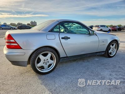 Trzecie zdjęcie samochodu z tyłu: 1998 MERCEDES-BENZ SLK 230 VIN:WDBKK47F5WF019765 - miniatura