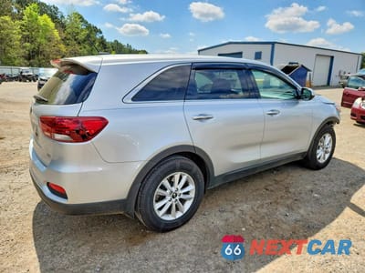 Trzecie zdjęcie samochodu z tyłu: 2020 KIA SORENTO LX VIN:5XYPG4A37LG660187 - miniatura