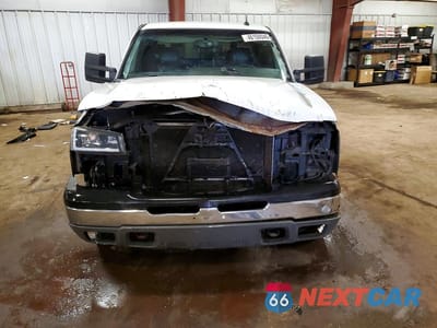 Piąte zdjęcie samochodu w środku: 2003 GMC NEW SIERRA K2500 VIN:1GTGK29U23Z221724 - miniatura