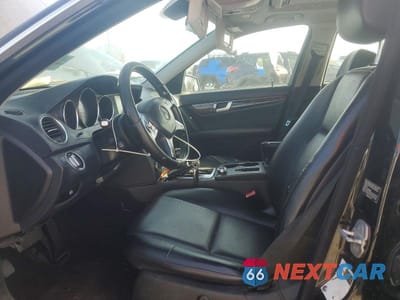 Zdjęcie 7 z 11 samochodu: 2013 MERCEDES-BENZ C 250 VIN:WDDGF4HB1DR259209 - miniatura