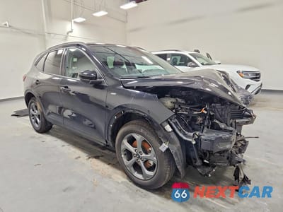 Czwarte zdjęcie samochodu z boku: 2025 FORD ESCAPE ST LINE SELECT VIN:1FMCU9NA2SUB43322 - miniatura