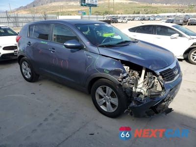 Czwarte zdjęcie samochodu z boku: 2013 KIA SPORTAGE LX VIN:KNDPBCA29D7396016 - miniatura