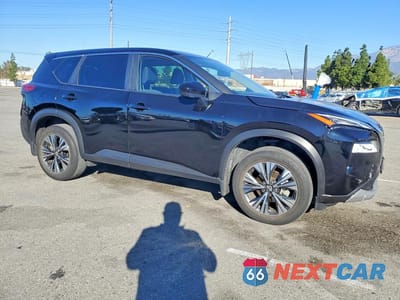 Czwarte zdjęcie samochodu z boku: 2023 NISSAN ROGUE SV VIN:JN8BT3BA6PW419683 - miniatura