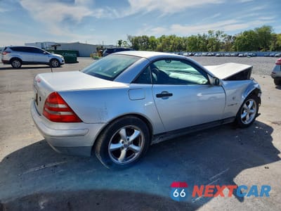 Trzecie zdjęcie samochodu z tyłu: 1999 MERCEDES-BENZ SLK 230 KOMPRESSOR VIN:WDBKK47F9XF101449 - miniatura