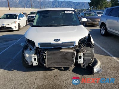 Piąte zdjęcie samochodu w środku: 2016 KIA SOUL BASE VIN:KNDJN2A24G7271081 - miniatura