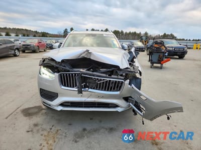 Piąte zdjęcie samochodu w środku: 2021 VOLVO XC90 T6 MOMENTUM VIN:YV4A221K8M1683847 - miniatura