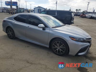 Czwarte zdjęcie samochodu z boku: 2024 TOYOTA CAMRY SE VIN:4T1G11AK2RU256093 - miniatura