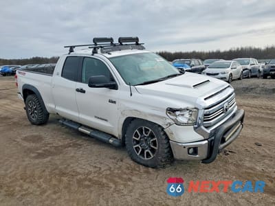 Czwarte zdjęcie samochodu z boku: 2017 TOYOTA TUNDRA SR5 VIN:5TFUY5F16HX604744 - miniatura