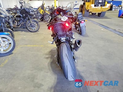 Czwarte zdjęcie samochodu z boku: 2024 BMW S 1000 RR VIN:WB10E6308R6K69516 - miniatura