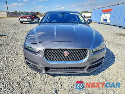 Piąte zdjęcie samochodu w środku: 2019 JAGUAR XE PREMIUM VIN:SAJAD4FX9KCP49094 - miniatura