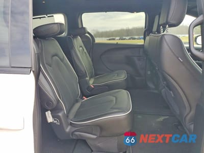 Zdjęcie 11 z 12 samochodu: 2023 CHRYSLER PACIFICA LIMITED VIN:2C4RC3GGXPR544766 - miniatura