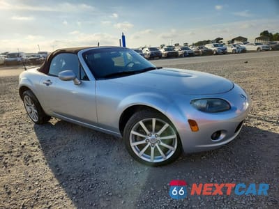 Czwarte zdjęcie samochodu z boku: 2006 MAZDA MX-5 MIATA VIN:JM1NC25FX60115252 - miniatura