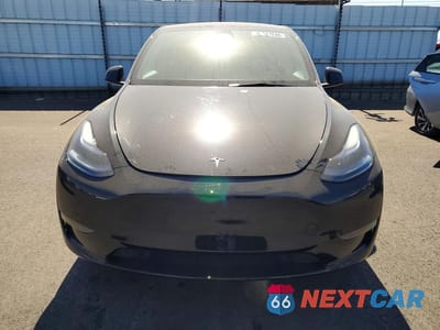 Piąte zdjęcie samochodu w środku: 2025 TESLA MODEL Y VIN:7SAYGDED8SF317114 - miniatura
