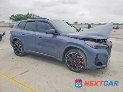 Czwarte zdjęcie samochodu z boku: 2024 BMW X1 M35I VIN:WBX13EF02R5Z49116 - miniatura