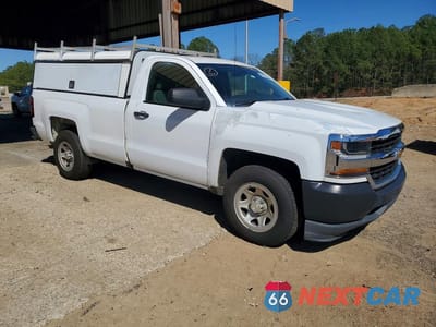 Czwarte zdjęcie samochodu z boku: 2018 CHEVROLET SILVERADO C1500 VIN:1GCNCNEH0JZ342411 - miniatura