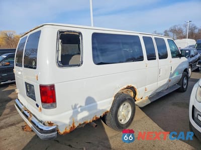 Trzecie zdjęcie samochodu z tyłu: 2004 FORD ECONOLINE E350 SUPER DUTY WAGON VIN:1FBSS31L34HB02174 - miniatura