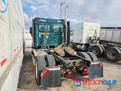 Trzecie zdjęcie samochodu z tyłu: 2018 FREIGHTLINER CASCADIA 113 SEMI TRUCK VIN:3AKBGADV0JSJL4388 - miniatura