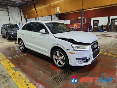 Czwarte zdjęcie samochodu z boku: 2015 AUDI Q3 PRESTIGE VIN:WA1GFCFSXFR011514 - miniatura