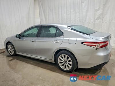 Drugie zdjęcie samochodu z przodu: 2018 TOYOTA CAMRY LE VIN:4T1B11HK7JU053284 - miniatura